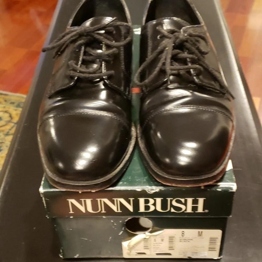 NUNN Bush Black Flex Tie Up Dress Shoes size 8 Like New EUC